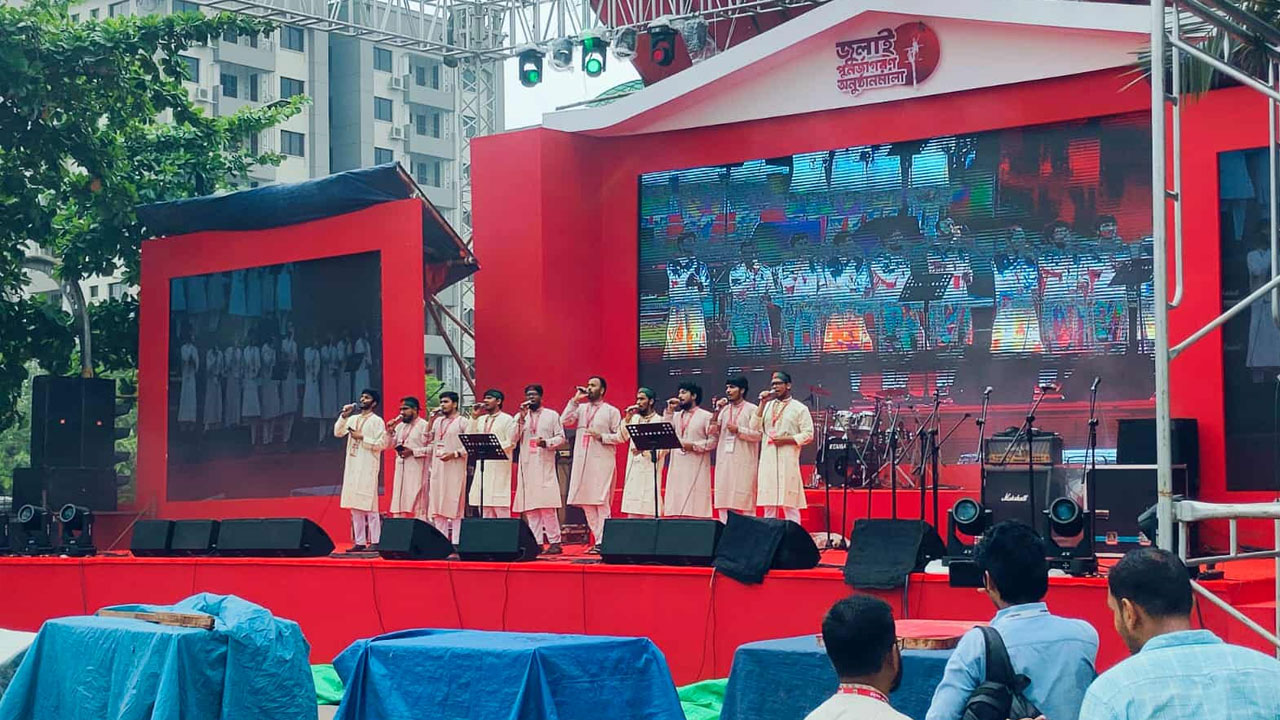 সাইমুমের পরিবেশনার মধ্য দিয়ে শুরু ‘জুলাই পুনর্জাগরণ’ অনুষ্ঠান