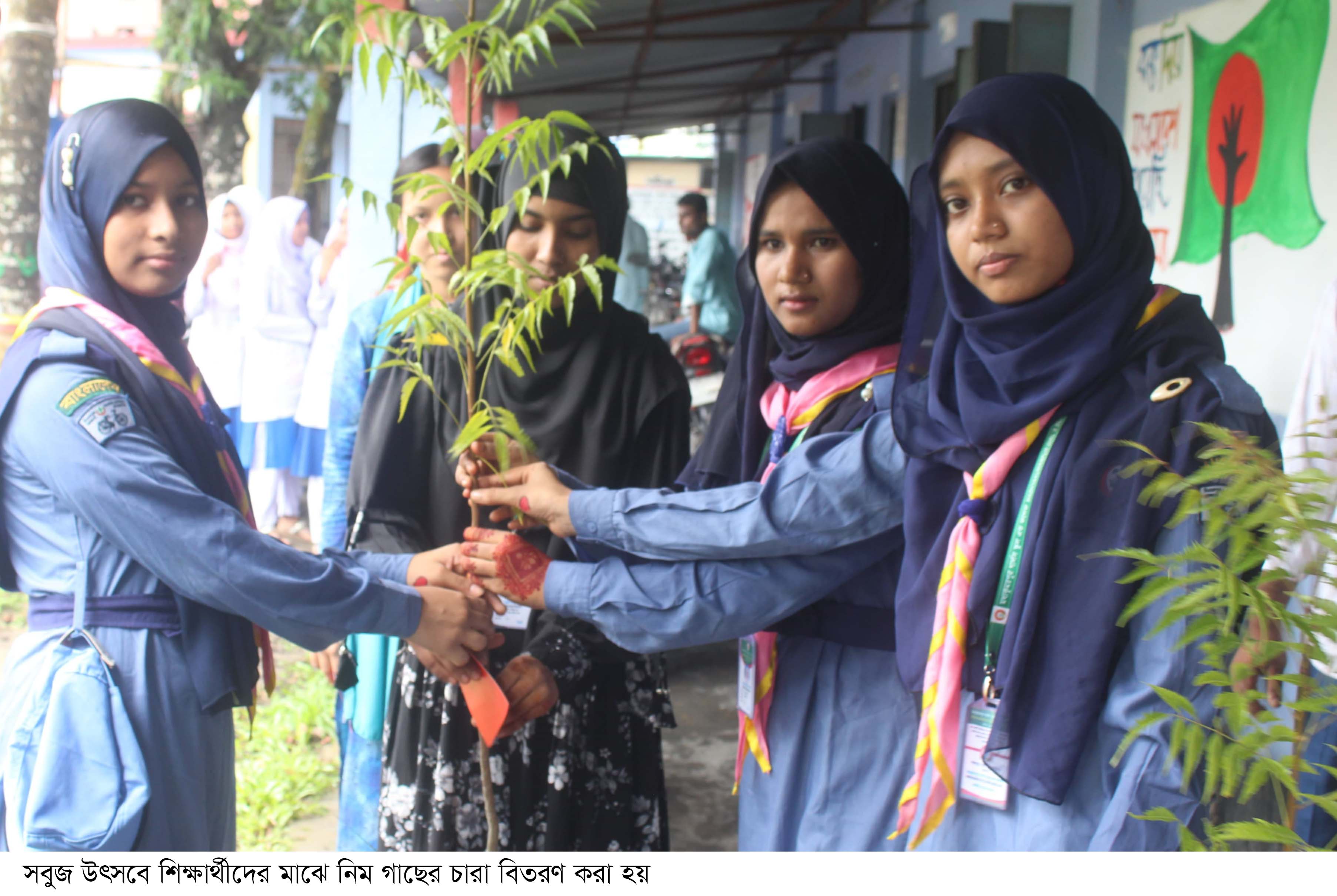 কুড়িগ্রামে সবুজ উৎসবে শতাধিক পরিবেশ প্রেমীর অংশগ্রহণ