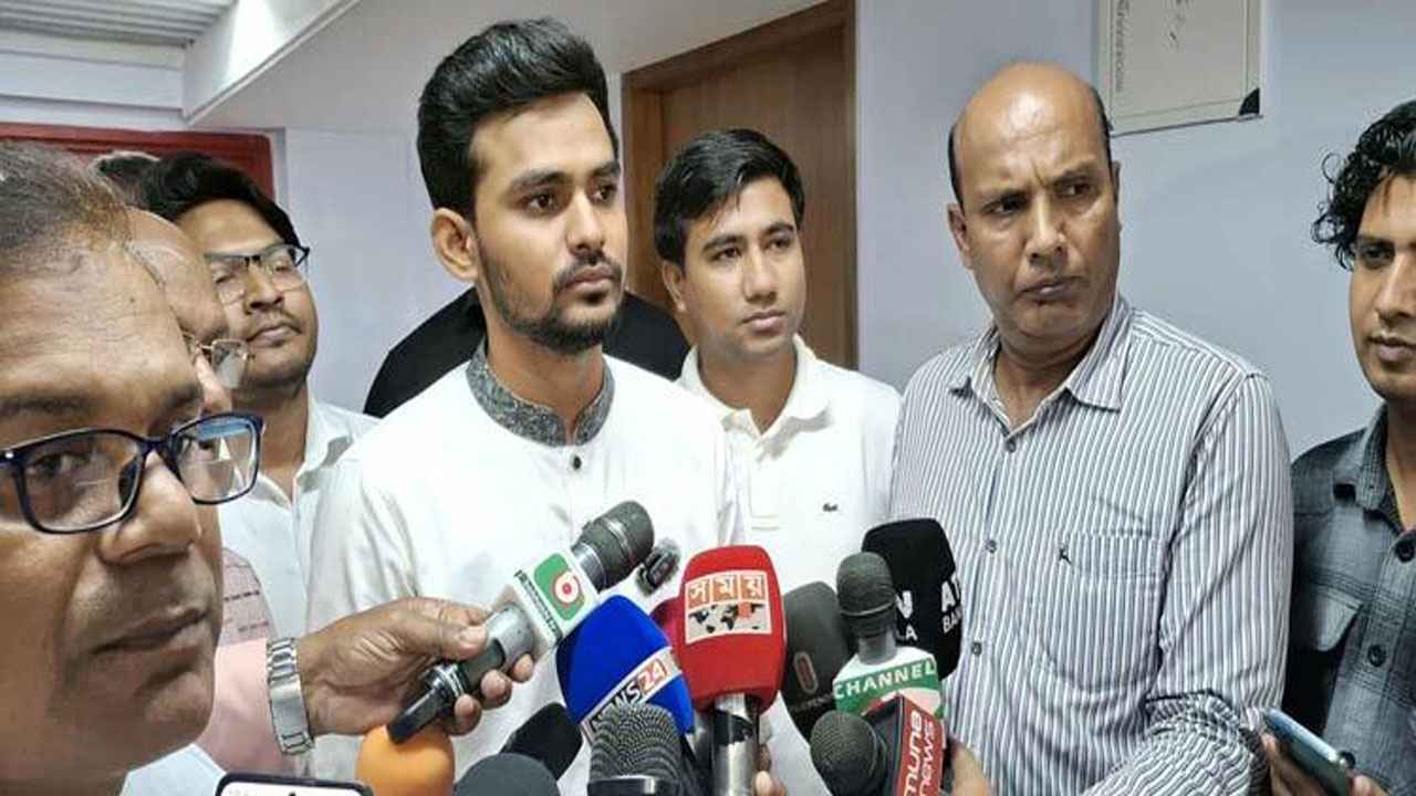 চাঁদাবাজিতে সংশ্লিষ্টতার অভিযোগ উদ্দেশ্যপ্রণোদিত: উপদেষ্টা আসিফ