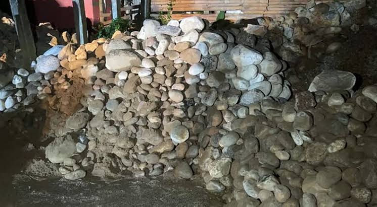 ভোলাগঞ্জের লুট হওয়া সাদা পাথর ডেমরায় জব্দ