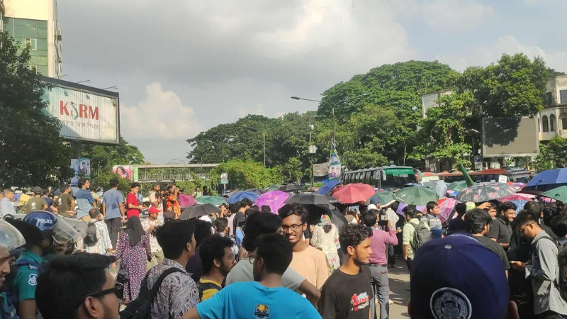 শাহবাগ মোড় অবরোধ বুয়েট শিক্ষার্থীদের