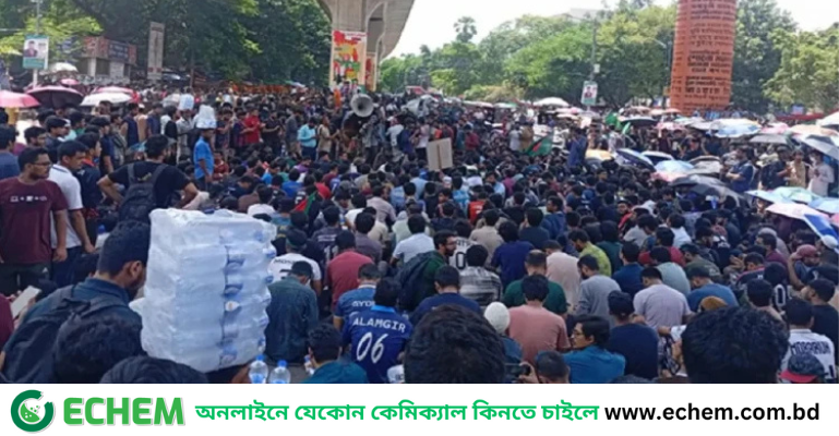 দ্বিতীয় দিনের মতো শাহবাগ অবরোধ প্রকৌশল শিক্ষার্থীদের, তীব্র যানজট