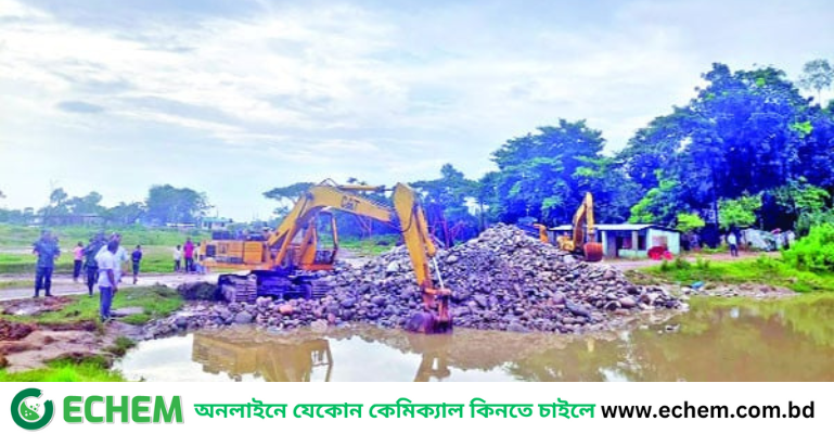 পুকুর যেন সাদাপাথরের খনি