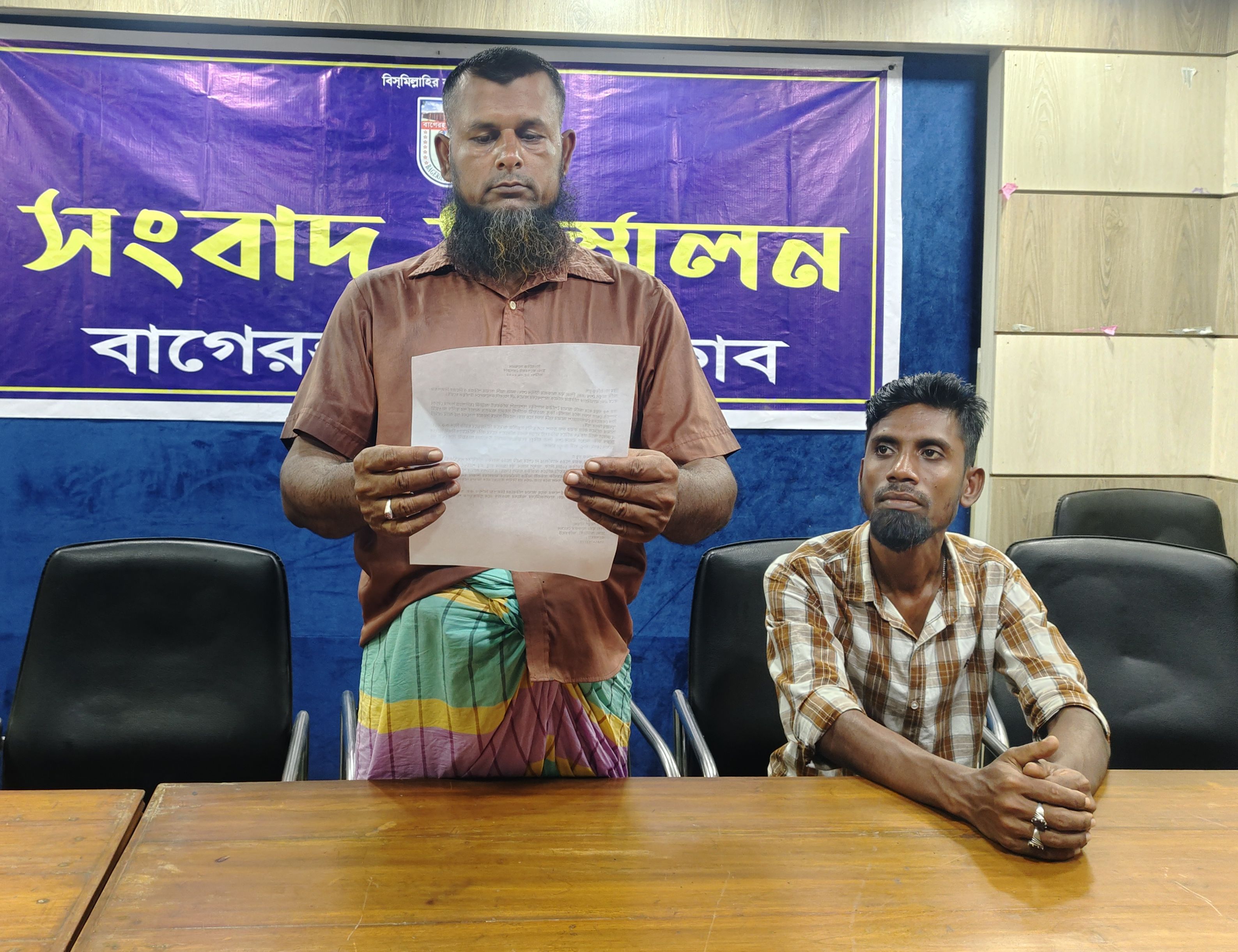 বাগেরহাটে আ'লীগ নেতার বিরুদ্ধে জমি দখল ও হামলার অভিযোগ