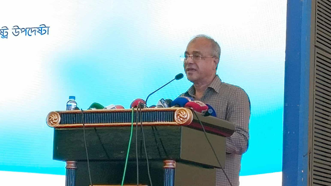 রাজনৈতিক দলের থেকে একটু দূরে থাকবেন: পুলিশকে স্বরাষ্ট্র উপদেষ্টা