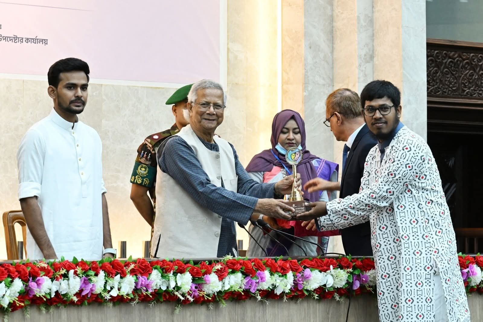 ইয়ুথ ভলান্টিয়ার অ্যাওয়ার্ড পেলেন নলছিটির খালেদ সাইফুল্লাহ্