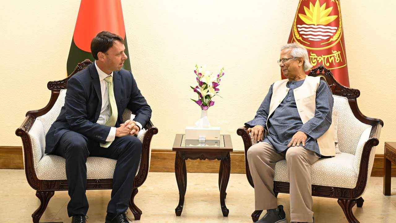 যুক্তরাষ্ট্রের সঙ্গে আমরা গভীর বাণিজ্য সম্পর্ক চাই: প্রধান উপদেষ্টা