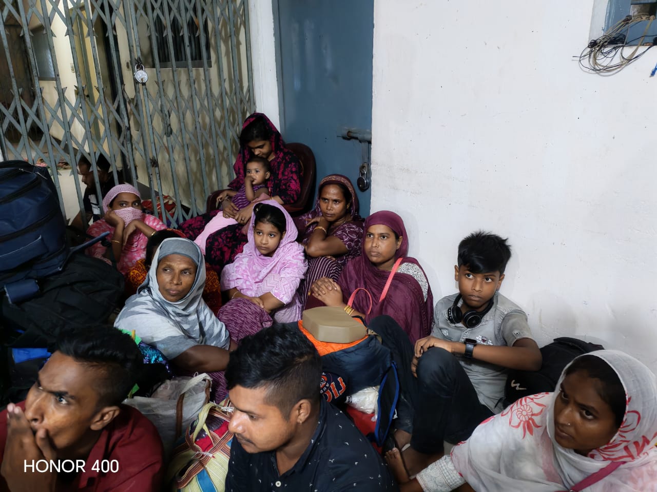 সাতক্ষীরা সীমান্তে ১৫ বাংলাদেশিকে বিজিবি’র কাছে হস্তান্তর করেছে বিএসএফ