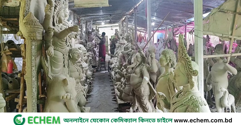শারদীয় দুর্গাপূজাকে ঘিরে ব্যস্ত সময় কাটাচ্ছেন কবিরহাটের মৃৎশিল্পীরা