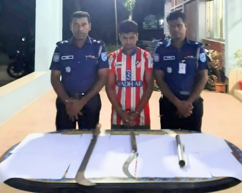 ফরিদপুরে অস্ত্র নিয়ে স্পিডবোটে মহড়া দেওয়া সাইমন গ্রেপ্তার