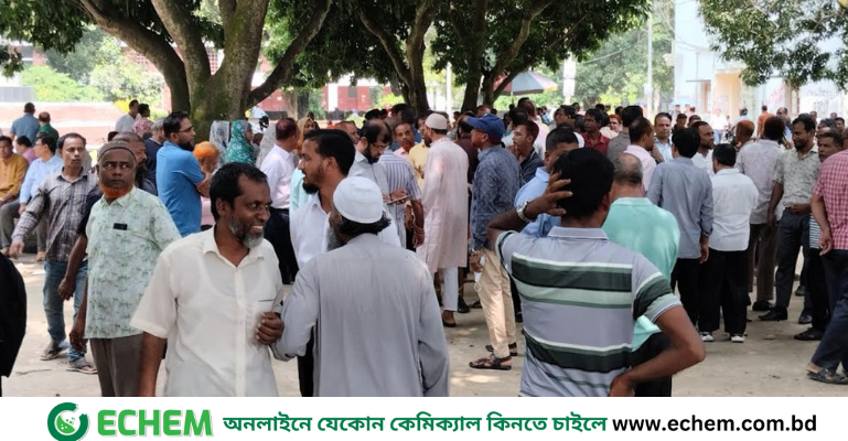 রাবিতে পূর্ণদিবস কর্মবিরতিতে শিক্ষক-কর্মকর্তা-কর্মচারীরা