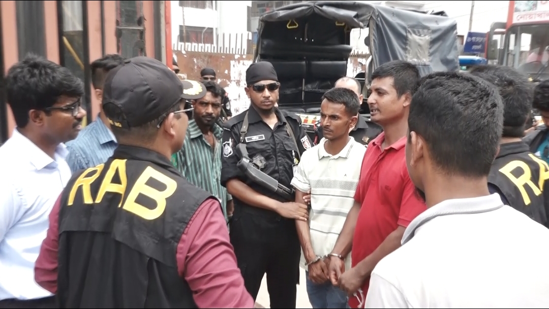 নোয়াখালীতে জেনারেল হাসপাতালে র‍‍্যাবের অভিযান, ৭ দালালকে কারাদন্ড