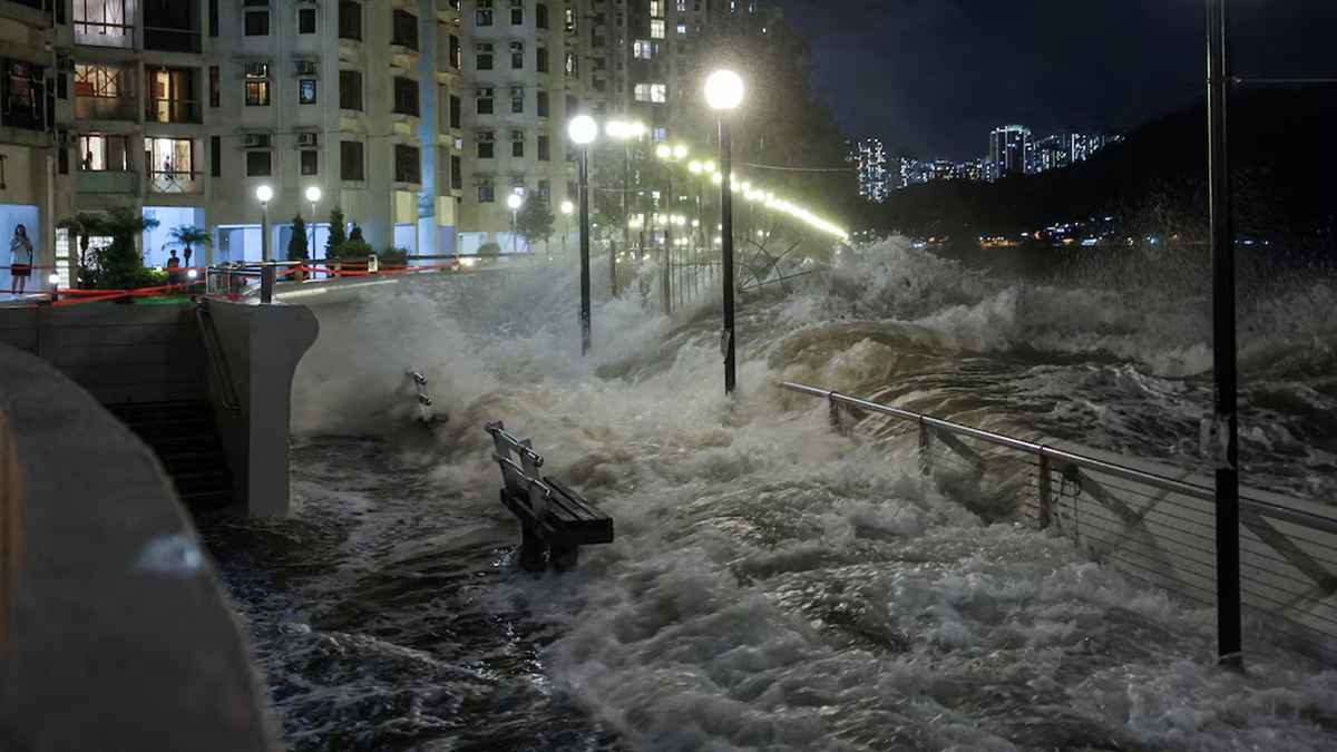 হংকংয়ে সুপার টাইফুন রাগাসার আঘাত, তাইওয়ানে ১৪ জনের মৃত্যু