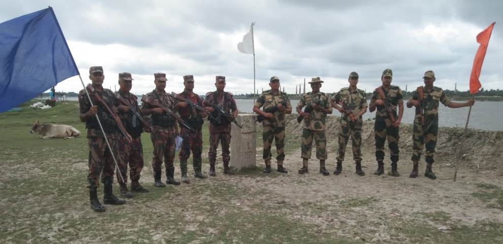 সাতক্ষীরায় উৎসবমূখর পরিবেশে দুর্গোৎসব নিশ্চিত করতে সীমান্তে সতর্ক অবস্থানে বিজিবি