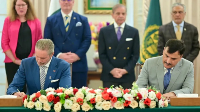 যেভাবে গুরুত্বপূর্ণ খনিজ দিয়ে ট্রাম্পকে কাছে টানছে পাকিস্তান