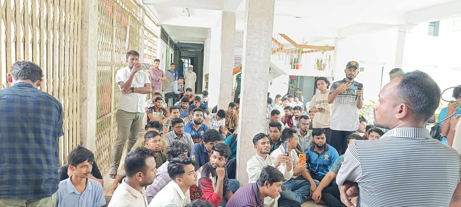 দুই দাবিতে ইবি ছাত্রদলের অবস্থান কর্মসূচি