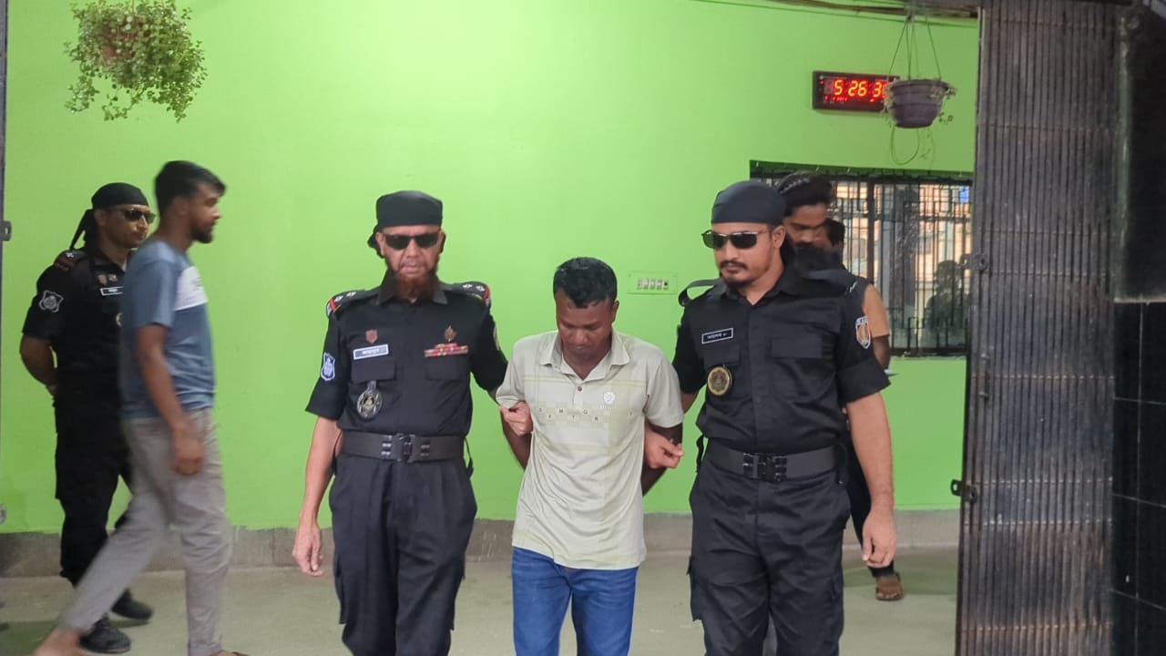 পুলিশ কর্মকর্তাকে হত্যার ১৪ বছর পর মৃত্যুদন্ডপ্রাপ্ত আসামী গ্রেফতার