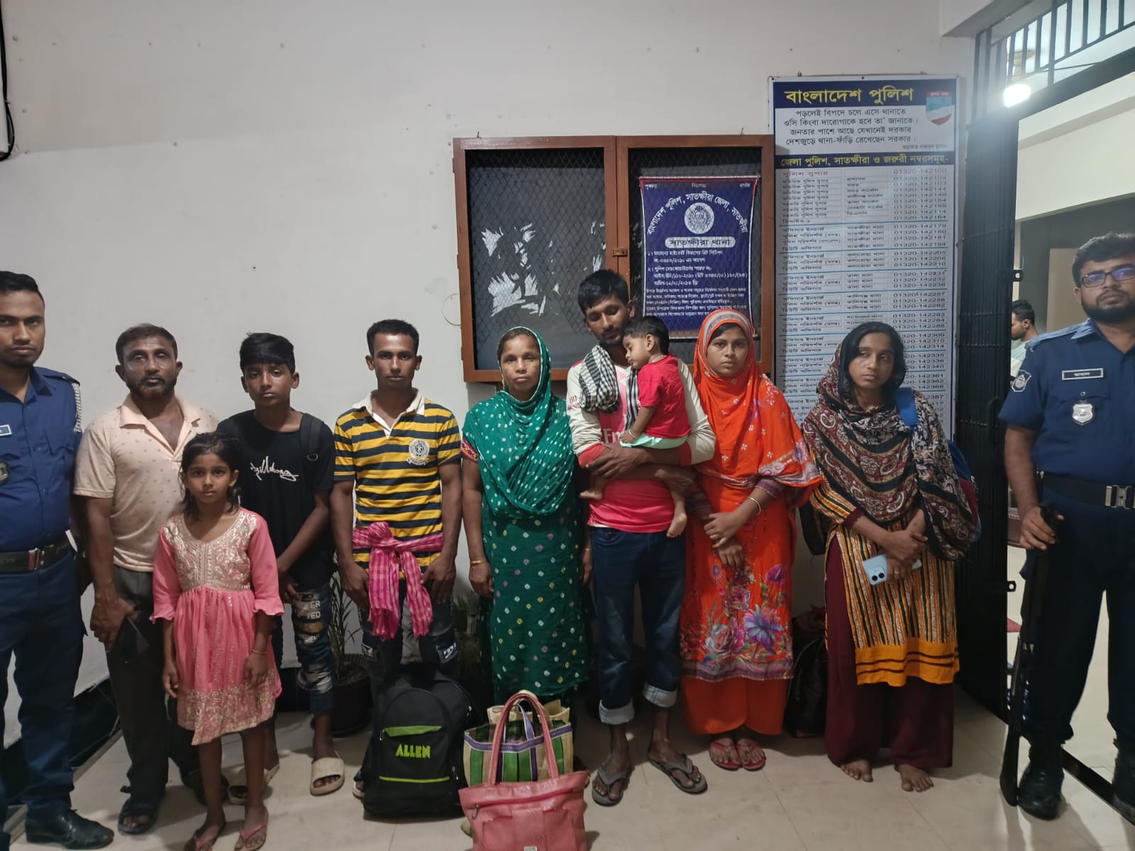 সাতক্ষীরা সীমান্ত দিয়ে ১৮ বাংলাদেশীকে  বিজিবি’র কাছে হস্তান্তর করেছে বিএসএফ