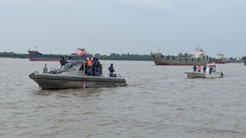 মা ইলিশ রক্ষায় সাগর-নদীতে কোস্ট গার্ডের টহল অব্যাহত