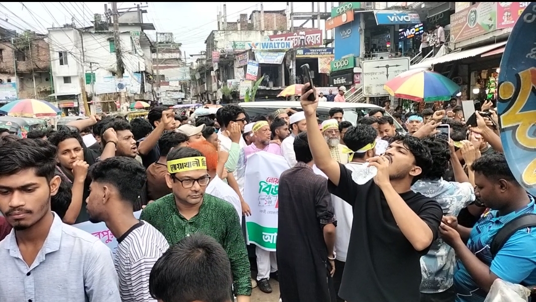 বিভাগের দাবিতে নোয়াখালীর কোম্পানীগঞ্জে বিক্ষোভ ও রাস্তা ব্লকেড