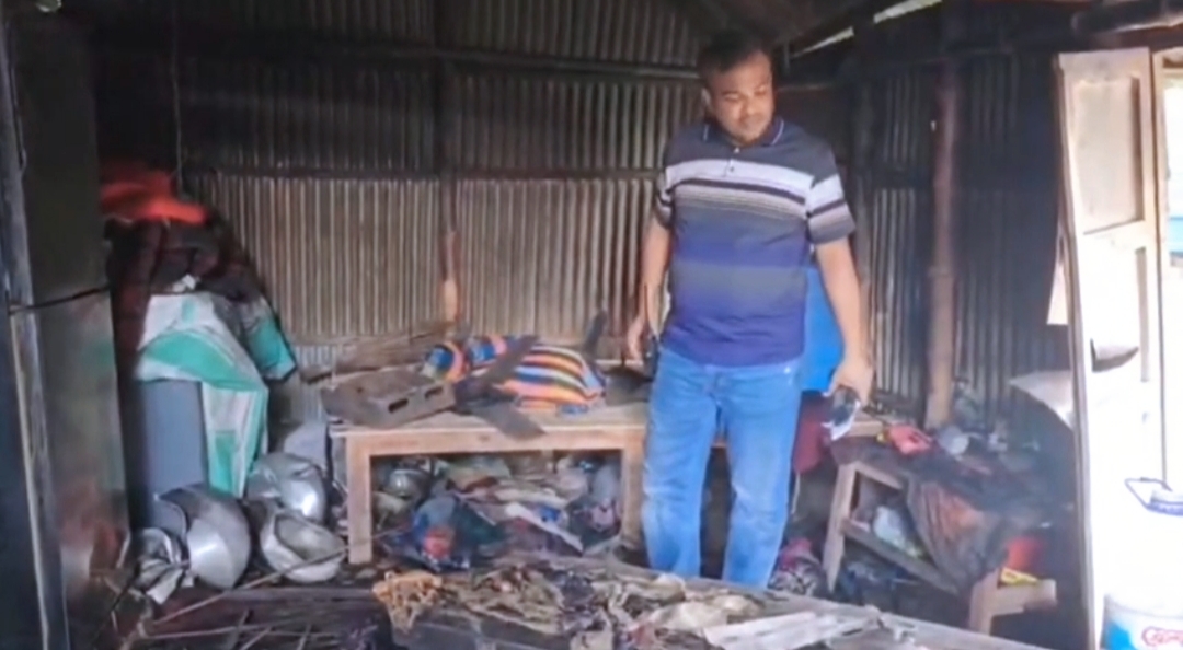 ফরিদপুরে নেশার টাকা না পেয়ে নিজ ঘরে আগুন, যুবকের কারাদণ্ড