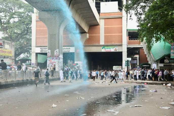 পুলিশের লাঠিচার্জ ও জলকামানে ছত্রভঙ্গ শিক্ষকরা, আটক ৫
