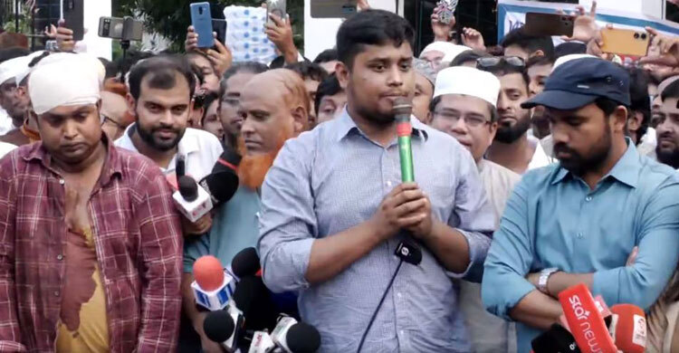 রাস্তায় ফেলে শিক্ষক পেটানো কোনো সভ্য রাষ্ট্রের চরিত্র নয়: হাসনাত আব্দুল্লাহ