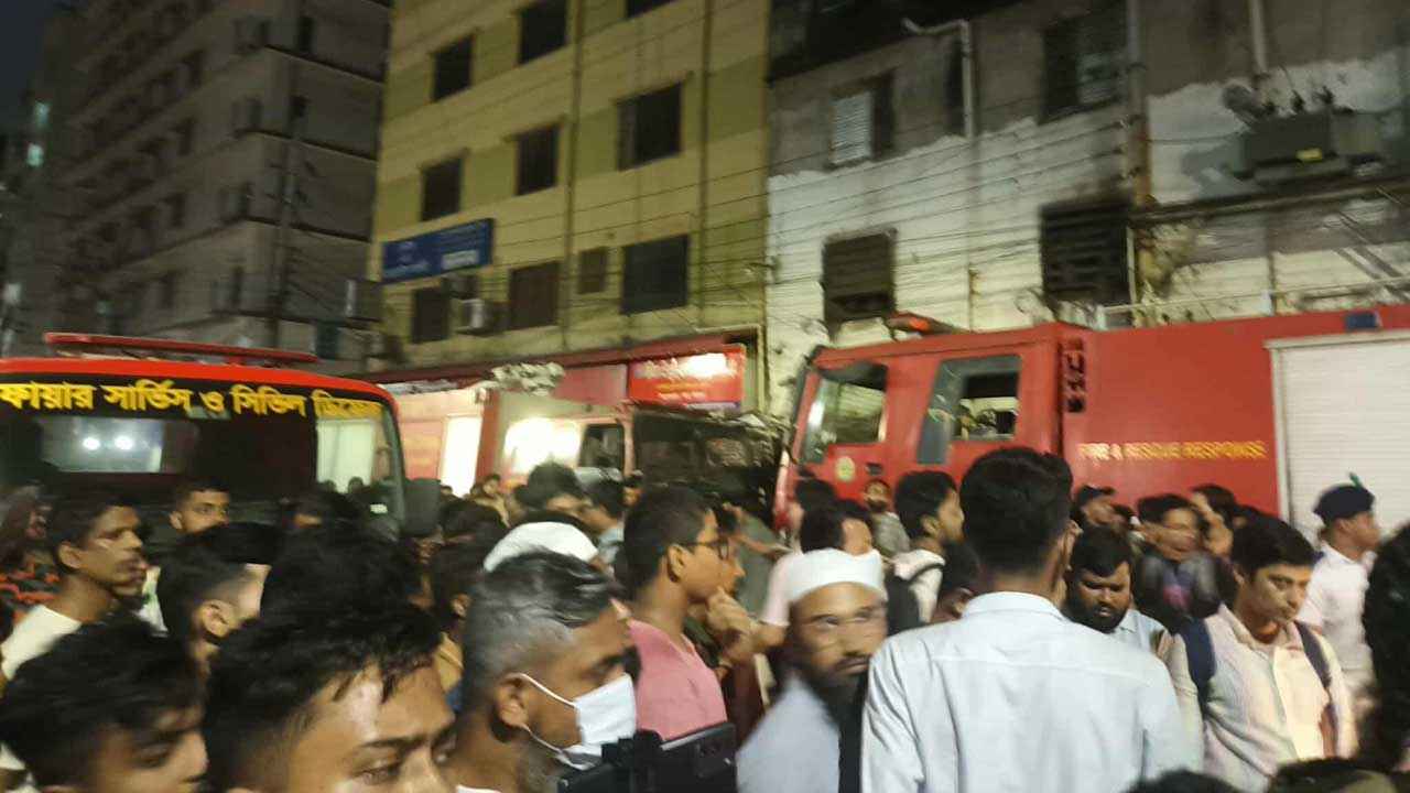 মিরপুরে কেমিক্যাল গোডাউনে অগ্নিকাণ্ডে নিহত বেড়ে ১৬