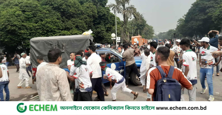 জুলাই সনদ: জুলাই যোদ্ধাদের সঙ্গে পুলিশের ধাওয়া-পাল্টা ধাওয়া, গাড়ি ভাঙচুর