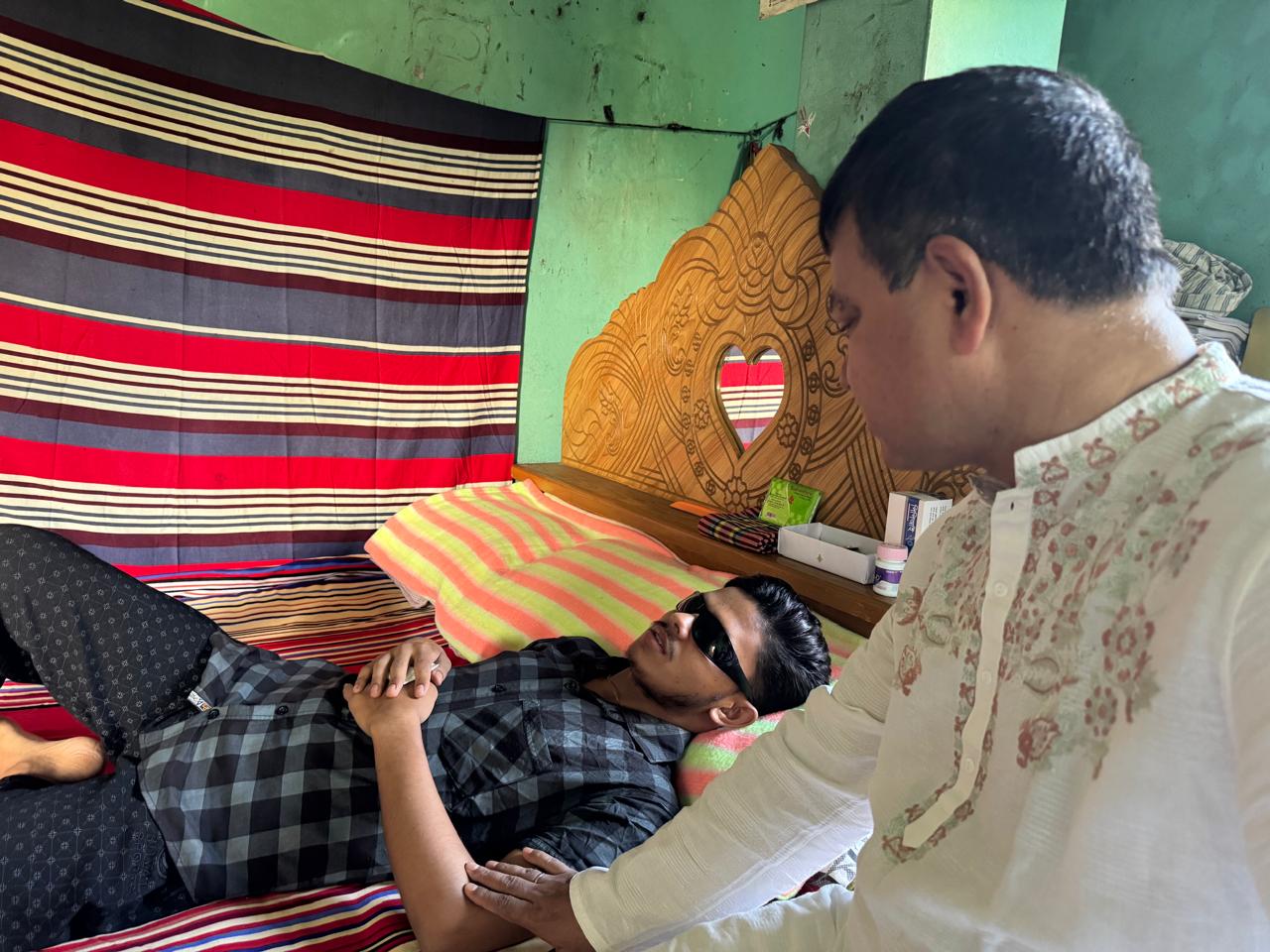 বেরোবি’র আহত শিক্ষার্থী নিলয়কে দেখতে টঙ্গিতে উপাচার্য