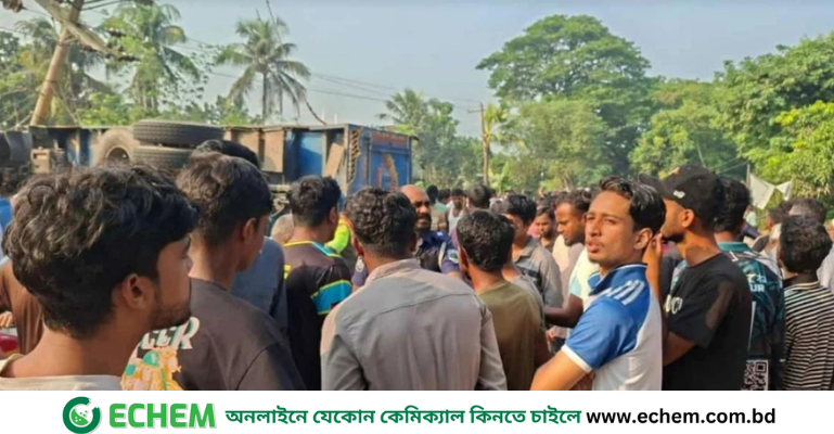 পাবনায় বাঁশবোঝাই ট্রাকের ধাক্কায় উল্টে গেল ভ্যান, স্কুলশিক্ষার্থীসহ নিহত ৩