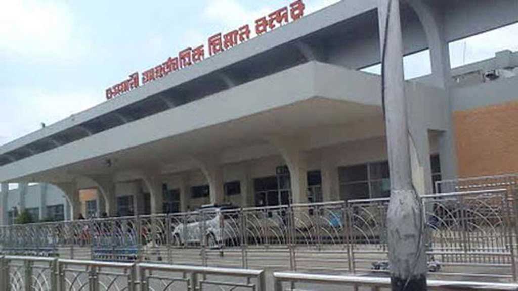 বিমানের ইঞ্জিনে বোর্ডিং ব্রিজের ধাক্কা, লন্ডনগামী ফ্লাইট বাতিল