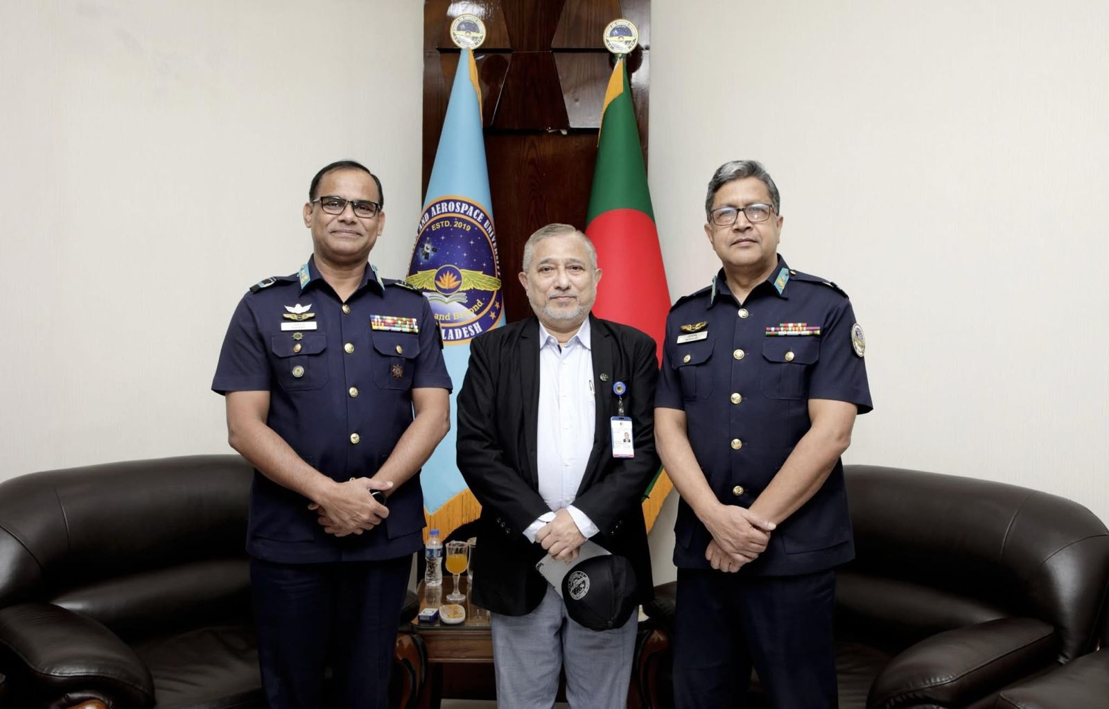 বিমান বাহিনীর এয়ার ভাইস মার্শালের সাথে বৈঠকে সম্মানিত হলেন প্রফেসর সৈয়দ আহসানুল আলম
