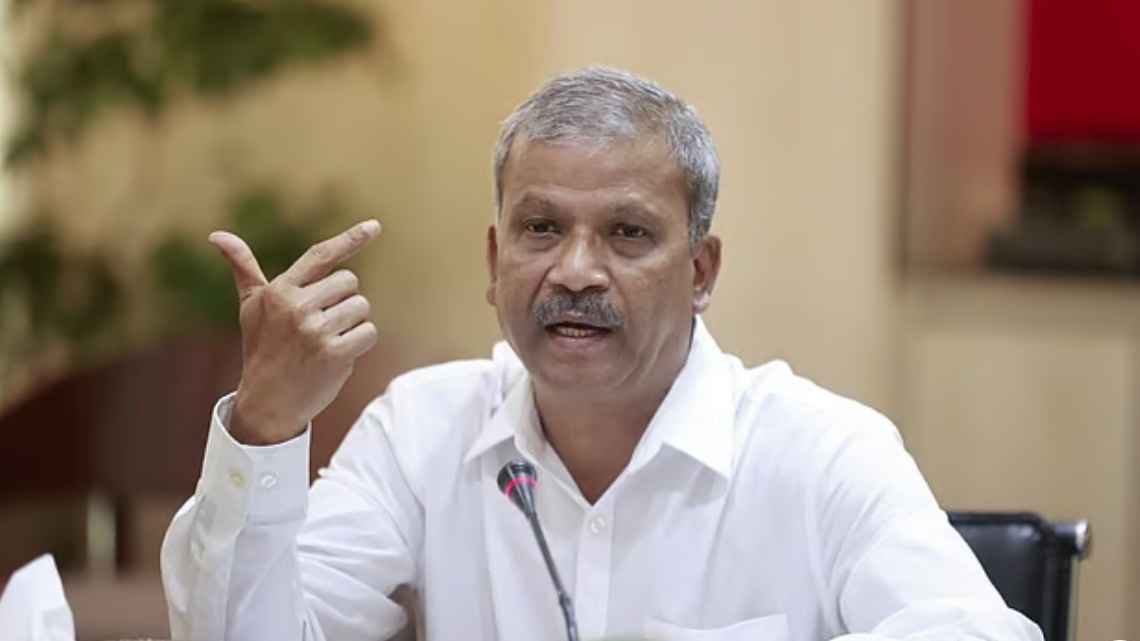 ‘আমার লোক, তোমার লোক’ ব্যাধি থেকে ছোট দলও মুক্ত নয়: আইন উপদেষ্টা