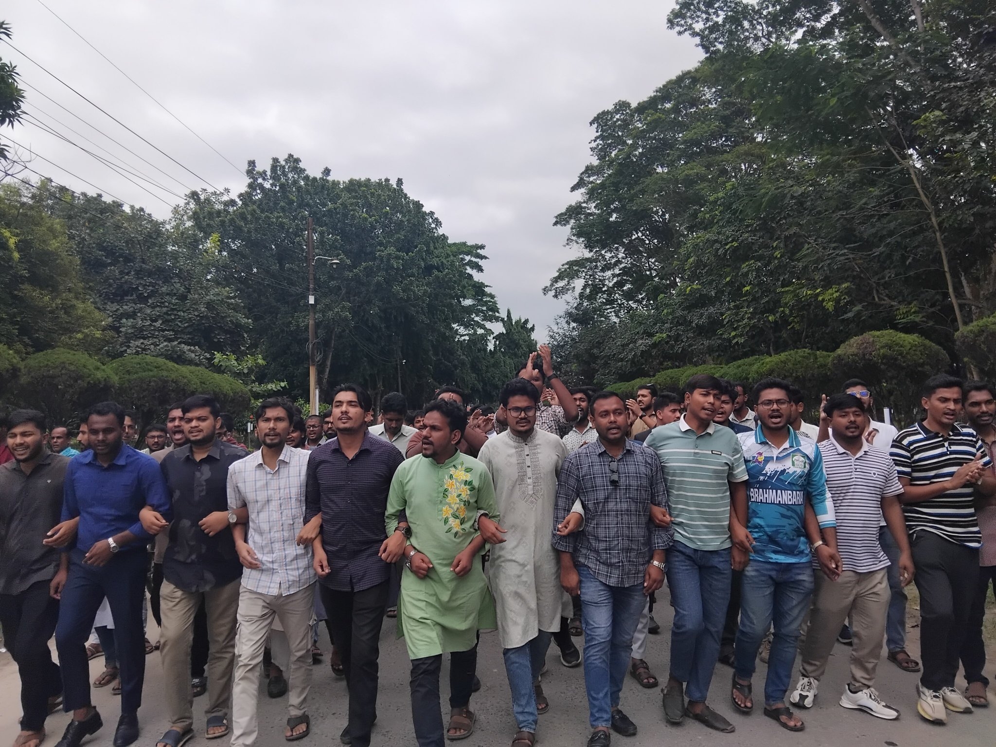 জুলাই বিরোধীদের আস্ফালনের প্রতিবাদে ইবিতে বিক্ষোভ মিছিল