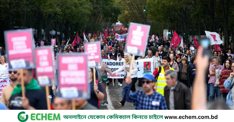 বিক্ষোভে উত্তাল পর্তুগাল, রাজপথে হাজারও মানুষ