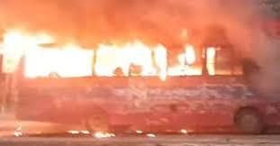 ভোররাতে ঢাকায় দুই বাসে আগুন