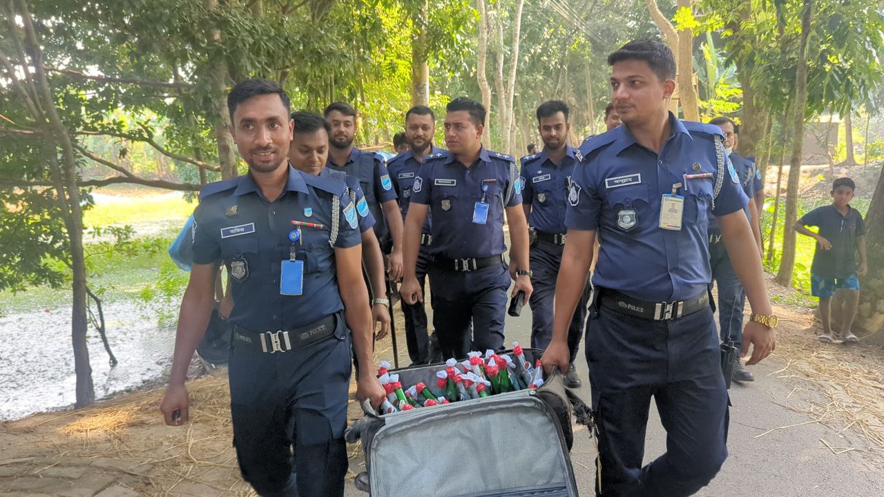 ফরিদপুরের ভাঙ্গায় ৩২ বোতল পেট্রোল বোমা উদ্ধার