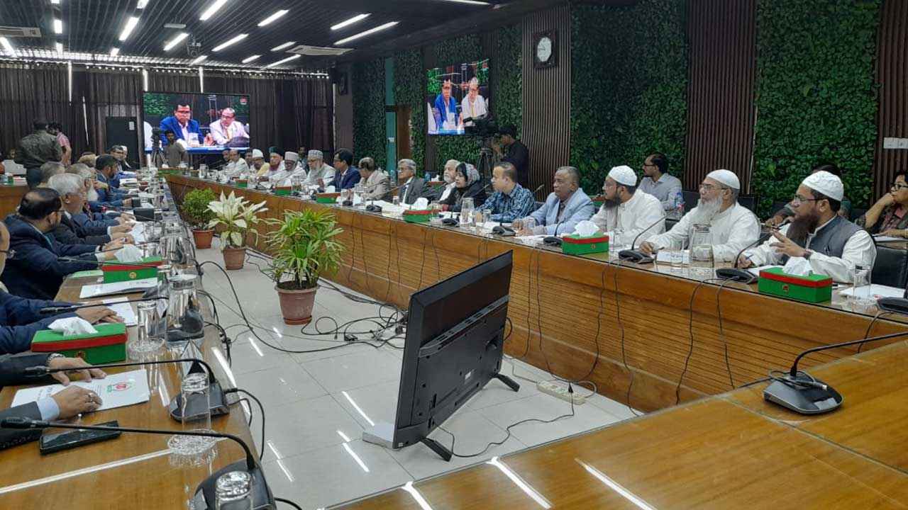 ইসির সঙ্গে সংলাপে ‘অদৃশ্য শক্তির’ প্রভাবমুক্ত থাকার পরামর্শ দলগুলোর