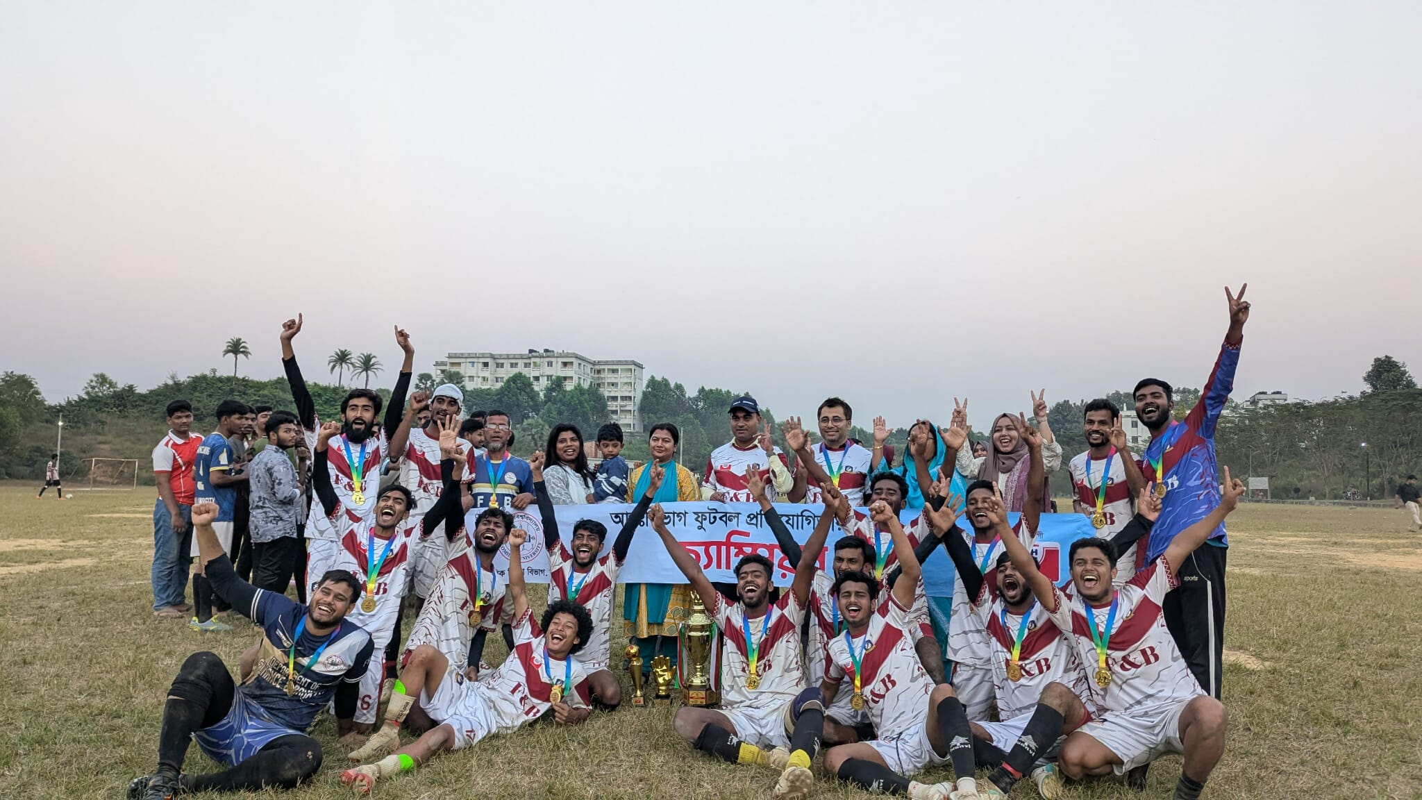 কুবি আন্তঃবিভাগ ফুটবল প্রতিযোগিতায় চ্যাম্পিয়ন ফিন্যান্স অ্যান্ড ব্যাংকিং বিভাগ 
