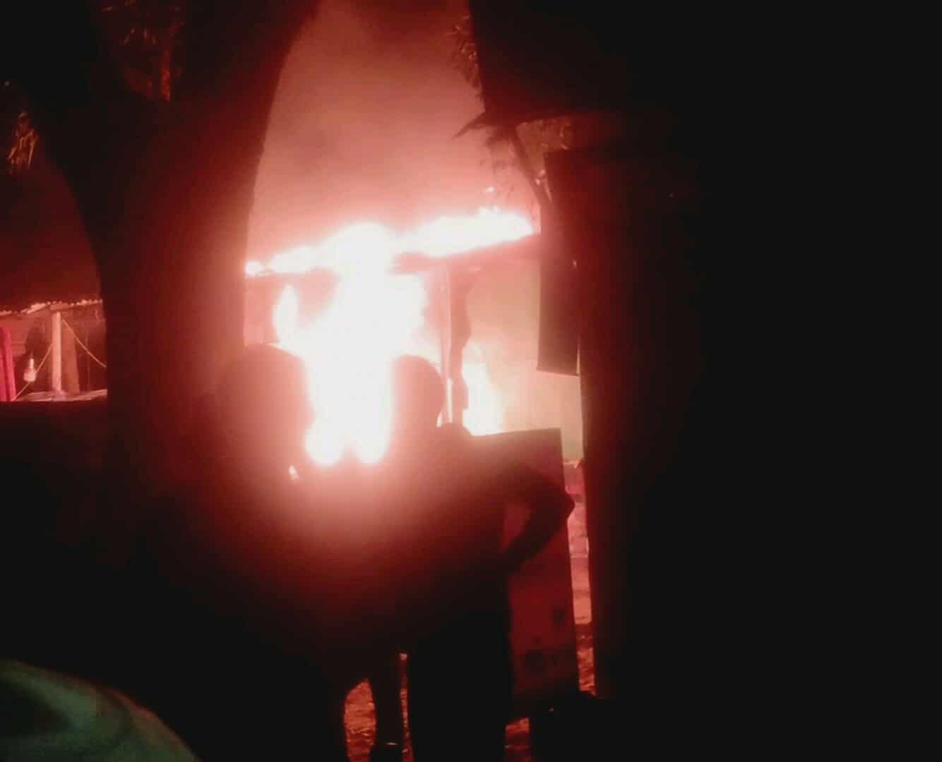 জাবির বটতলায় হোটেলে অগ্নিকাণ্ড: কর্মচারী দগ্ধ