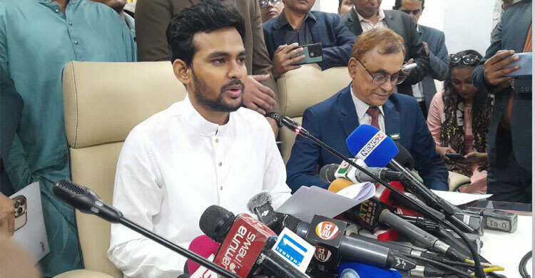 ভোটে লড়বেন উপদেষ্টা আসিফ মাহমুদ, পদ ছাড়ার বিষয়ে ‘নীরব’