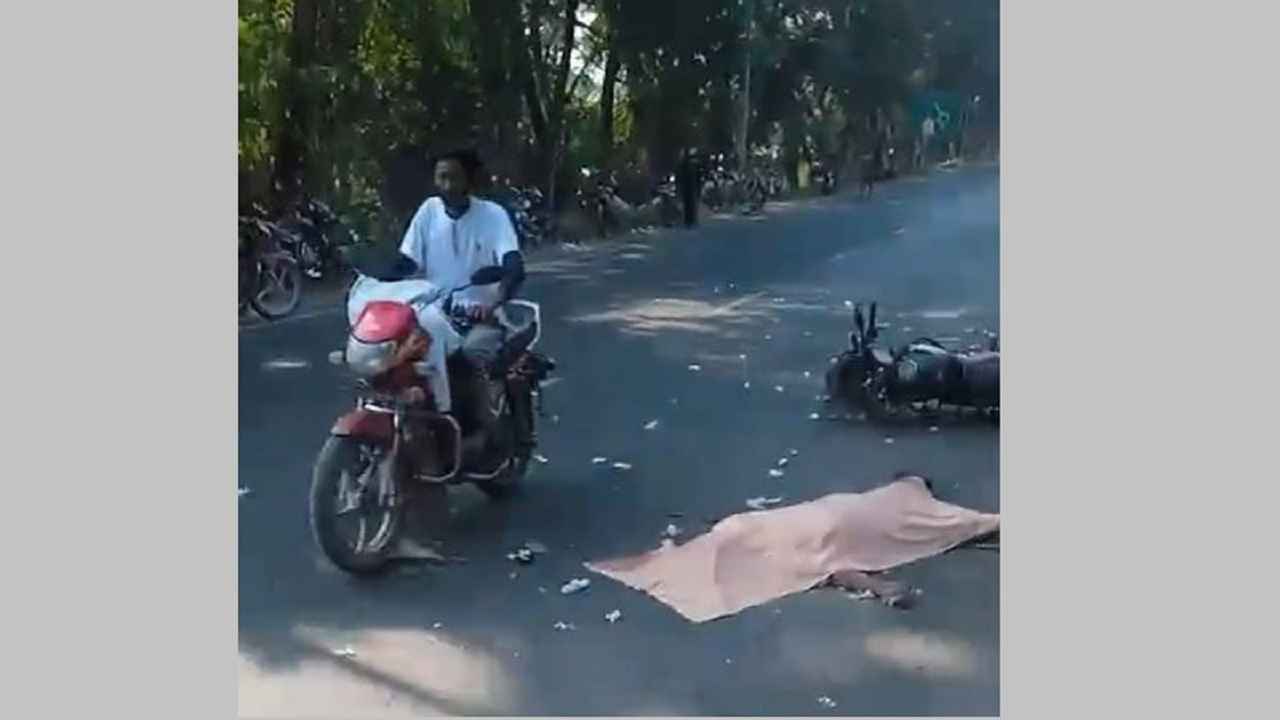 কুষ্টিয়ায় কাভার্ডভ্যানের চাপায় দুই পুলিশ নিহত