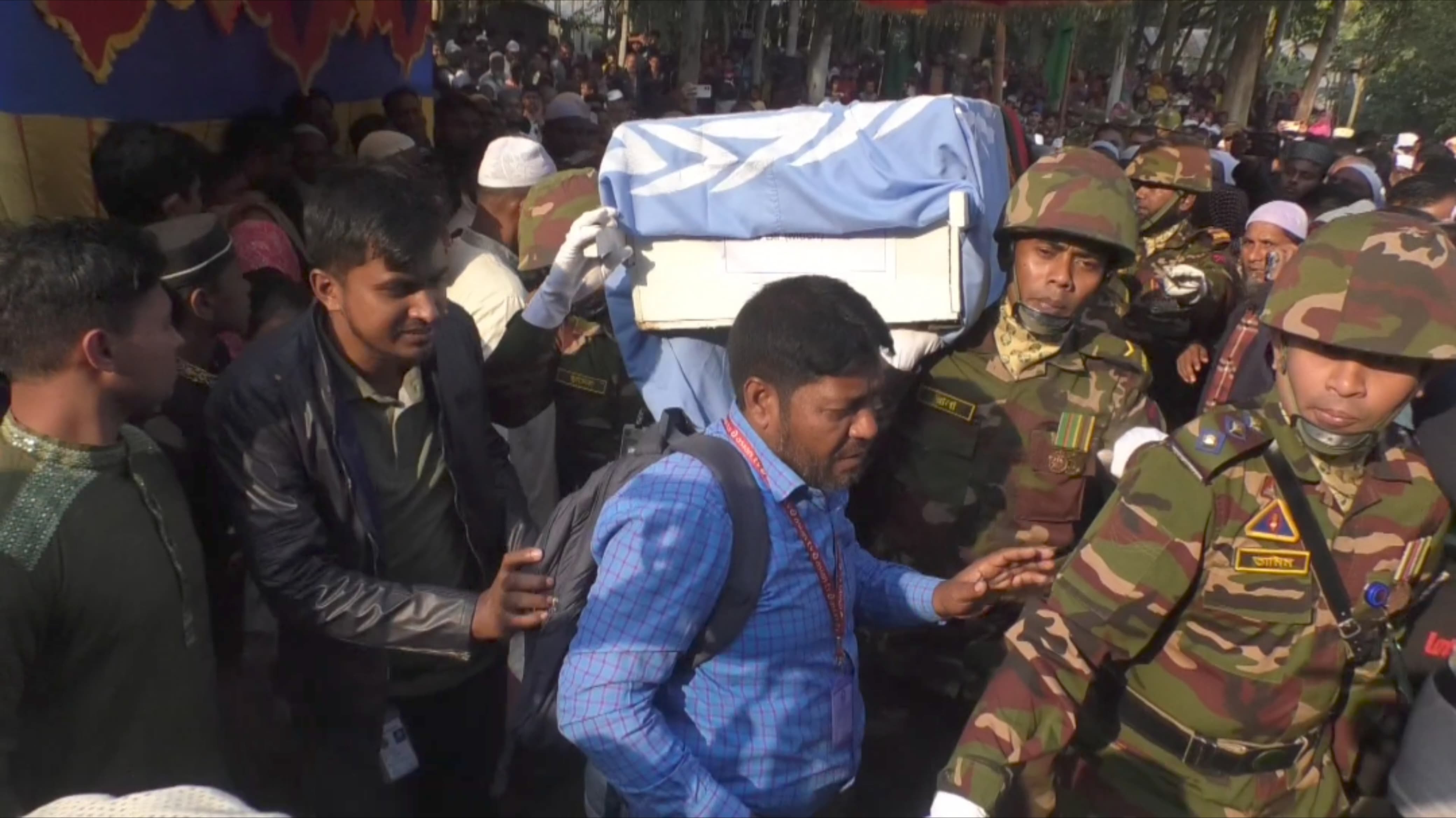 সুদানে নিহত কুড়িগ্রামের ২ সেনা সদস্যকে সামরিক মর্যাদায় দাফন