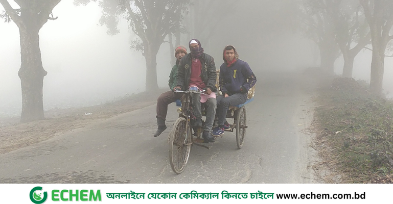 ঘন কুয়াশা ও কনকনে শীতে বিপর্যস্ত পঞ্চগড়ের জনজীবন