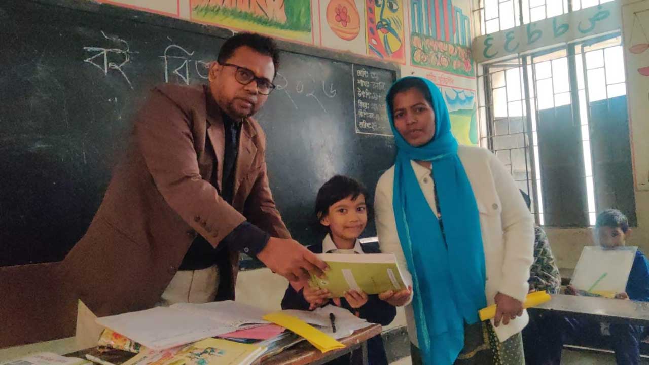 নতুন বইয়ে উচ্ছ্বাস প্রাথমিকের শিশুদের, অপেক্ষায় মাধ্যমিক শিক্ষার্থীরা