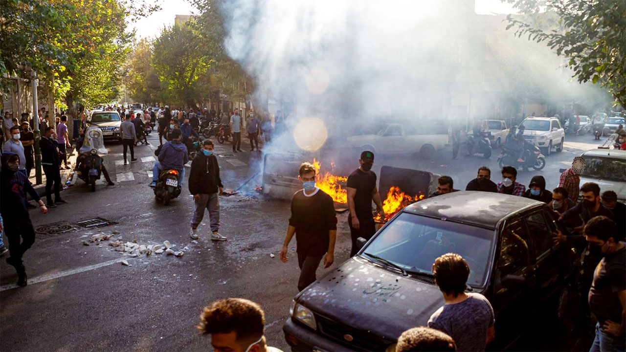 ইরানে বিক্ষোভ : ‘জনশৃঙ্খলা বিঘ্নিত করায়’ গ্রেপ্তার ৩০