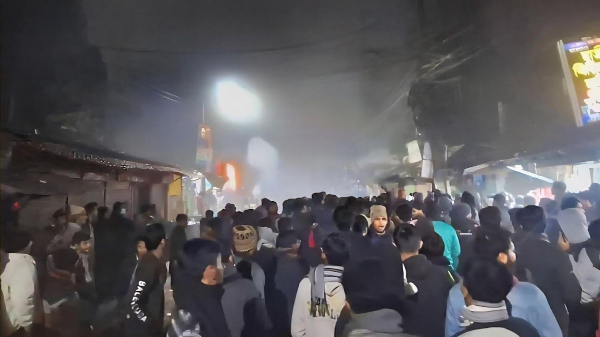 বাকৃবিতে মধ্যরাতে শিক্ষার্থীদের ওপর স্থানীয়দের হামলা, আহত ৫