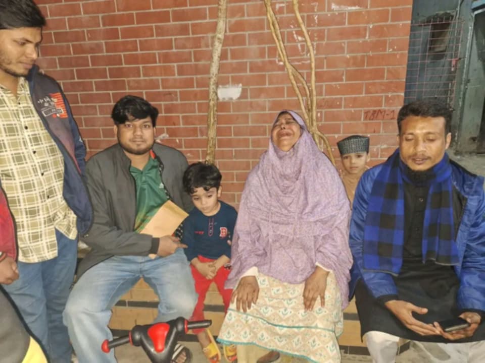 তিতুমীর কলেজের সামনে হারিয়ে যাওয়া শিশু উদ্ধার