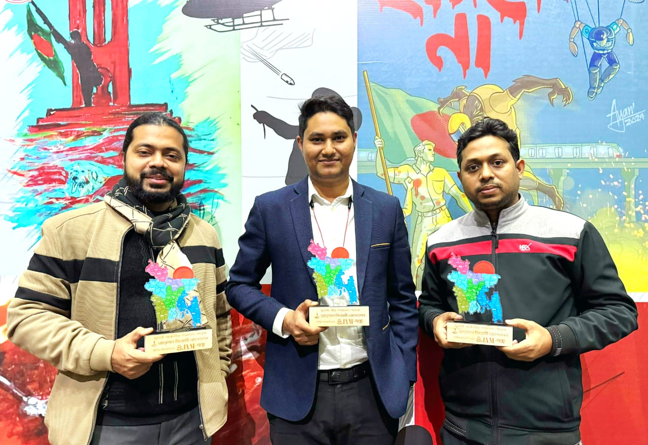 জুলাই বীর সম্মাননা পেলেন নোয়াখালীর তিন তরুণ সাংবাদিক